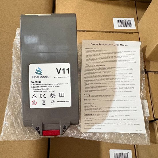 Grijze TibaGoods V11 accu met rode ontgrendelingsknop en tekst aanduiding 25.2V.