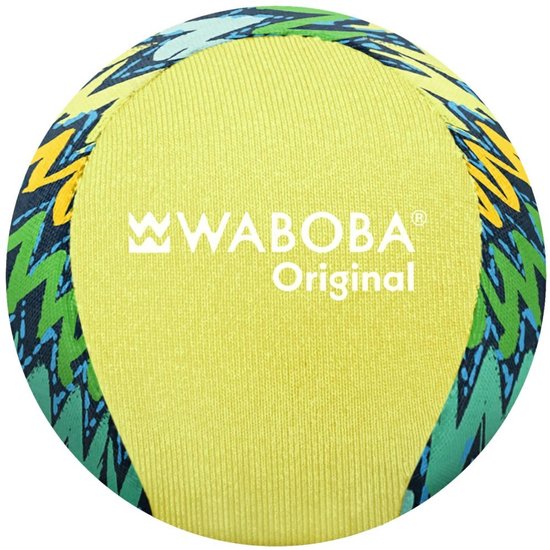 Lichtgele Waboba Original bal met groen en blauw zigzagpatroon aan de zijkant.