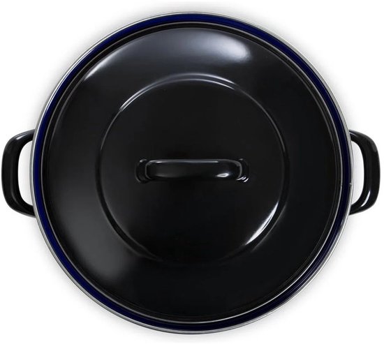 Bovenkant van een zwarte braadpan met deksel en zilverkleurige handvatten.