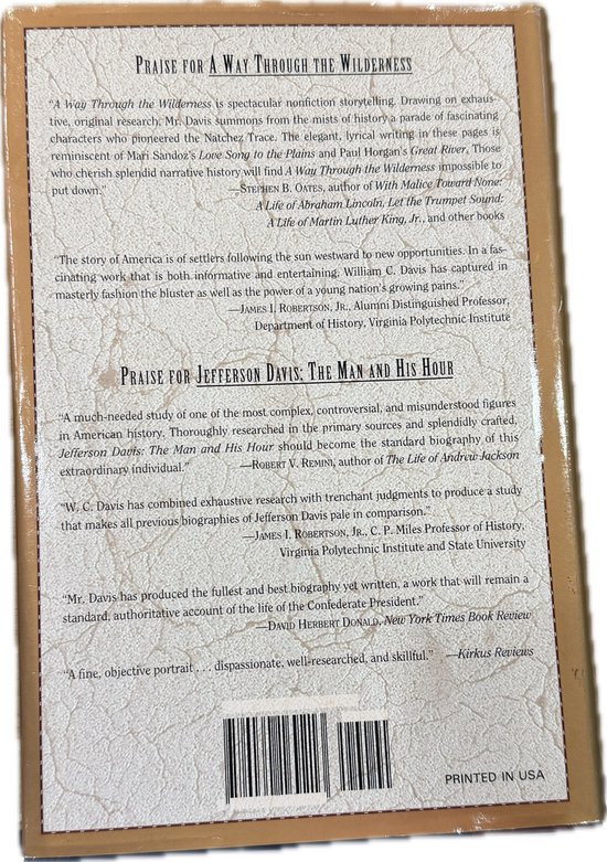 Achterkant van het boek "A Way Through the Wilderness" met recensies en de tekst "PRINTED IN USA".
