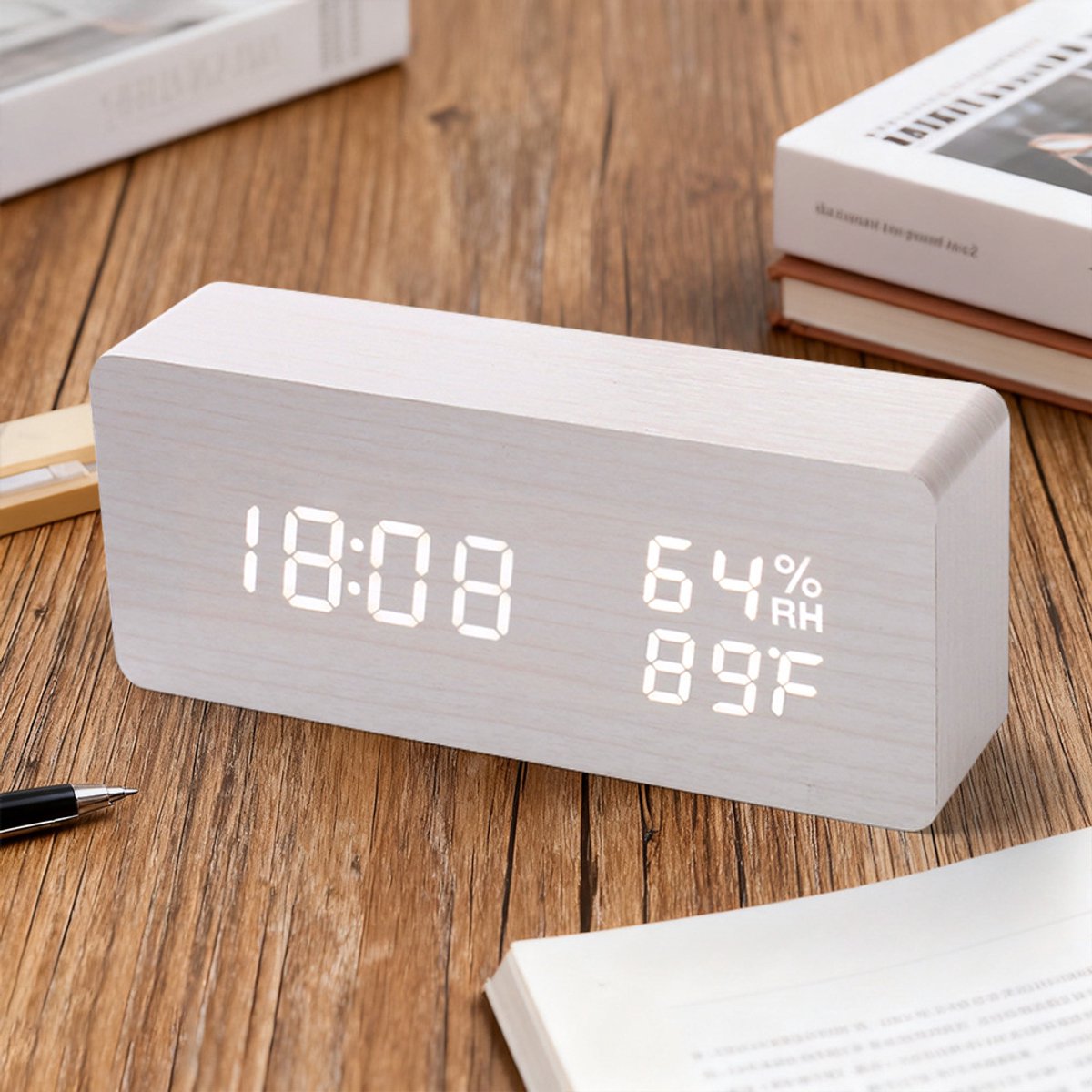 Digitale houten LED‑wekker, 12/24‑uur formaat, tafelklok met spraakbesturing, datum, temperatuur en luchtvochtigheid, USB‑oplaadpoort, rechthoekig Wit