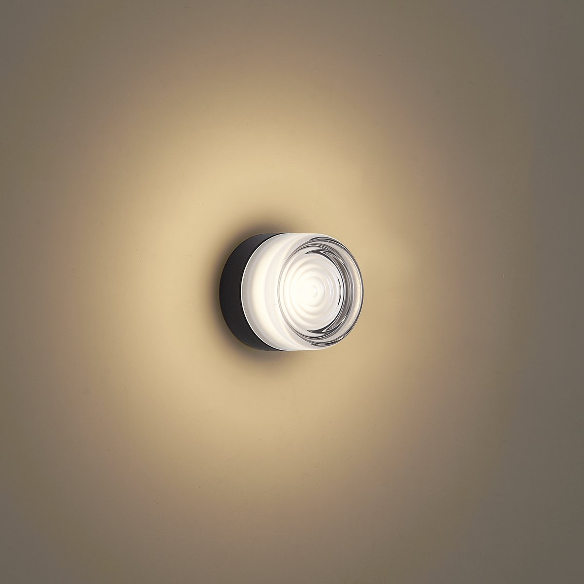 Qazqa design wandlamp met glas - Michele - zwart, rond, max. 11W, geschikt voor led, 13.5cm, IP44, ideale badkamerlamp