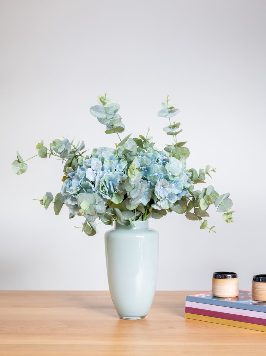 BLOOM & VESSEL Zijden Hortensiaboeket met Vaas – 60 cm – Boeket Aquamarine – Blauwgroene Hortensia & Eucalyptus – Kunstbloemen – Nepbloemen — cadeau in Wonen & Interieur - foto 4