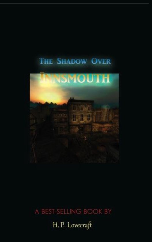 Boekomslag van "The Shadow Over Innsmouth" met een duister stadsgezicht bij zonsondergang. Auteur: H.P. Lovecraft.