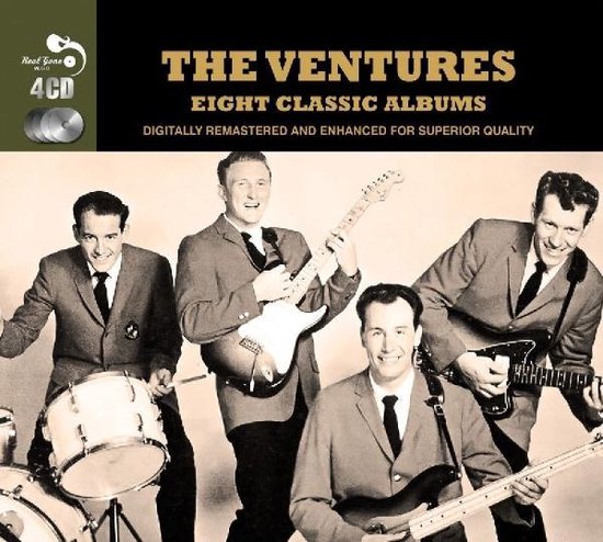The Ventures, acht klassieke albums op 4 CD's. Vier mannen in pak met gitaren en drumstel.