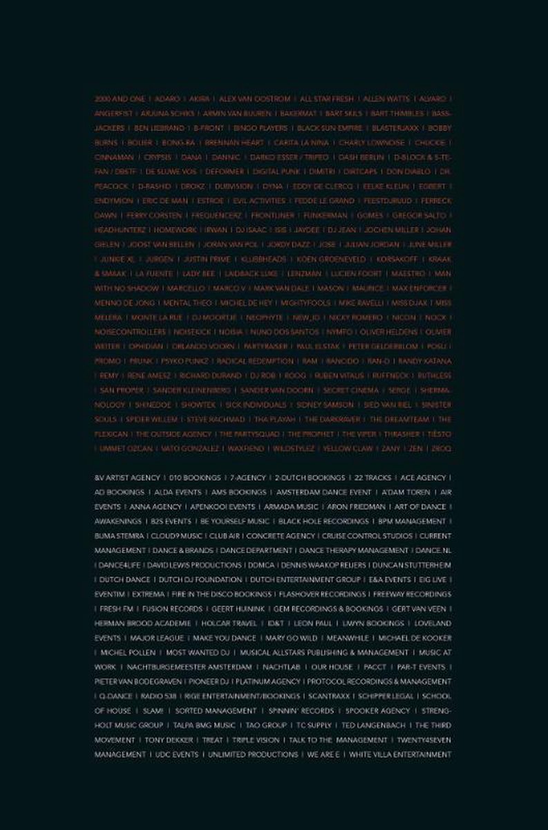 Zwarte pagina met een uitgebreide lijst van namen van Nederlandse DJ's en dance-industrieorganisaties in kleine letters.