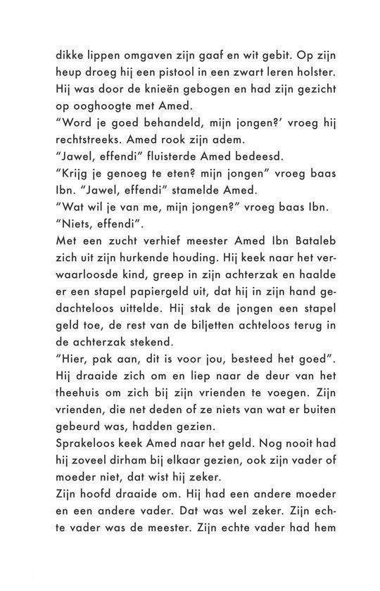 Amed krijgt een pistool van zijn vader. Hij is blij en vraagt of hij goed behandeld wordt.