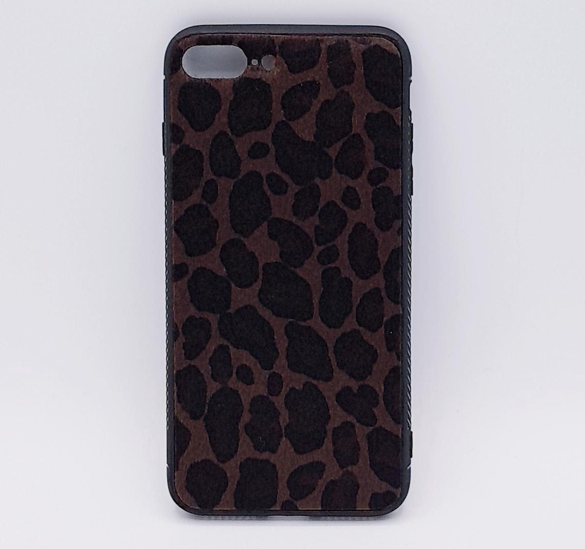 geschikt voor iPhone 7 Plus – hoes, cover – panter look – pluizig – donker bruin