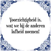 Tegeltje met Spreuk (Tegeltjeswijsheid): Voorzichtigheid is, wat we bij de anderen lafheid noemen! + Kado verpakking & Plakhanger