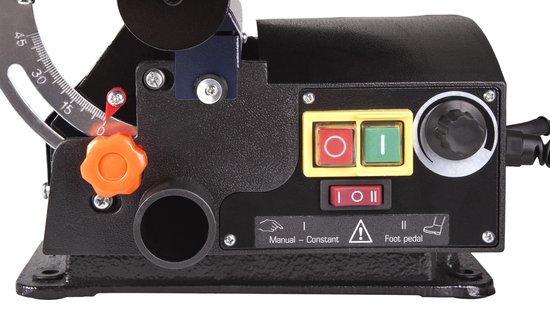 Close-up van de bedieningsknoppen en de verstelbare hoekindicator van een FERM figuurzaagmachine.