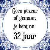 Verjaardag Tegeltje met Spreuk (32 jaar: Geen gezeur of ge maar, je bent nu gewoon 32 jaar + cadeau verpakking & plakhanger