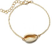 Goudkleurig schelp armbandje - Armbanden - By Cleo