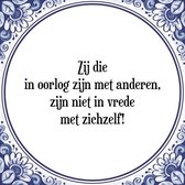 Tegeltje met Spreuk (Tegeltjeswijsheid): Zij die in oorlog zijn met anderen, zijn niet in vrede met zichzelf! + Kado verpakking & Plakhanger