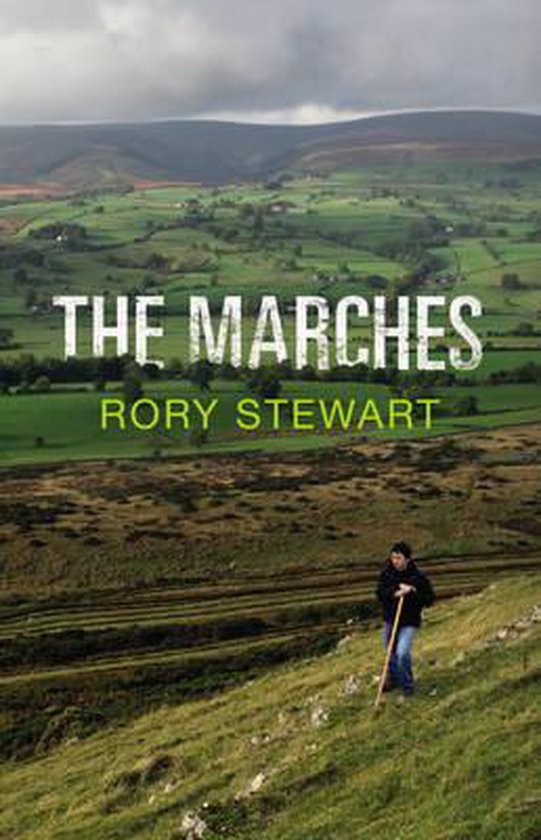 Boekomslag van "The Marches" door Rory Stewart, met op de voorgrond een persoon met een hark op een glooiende heuvel.