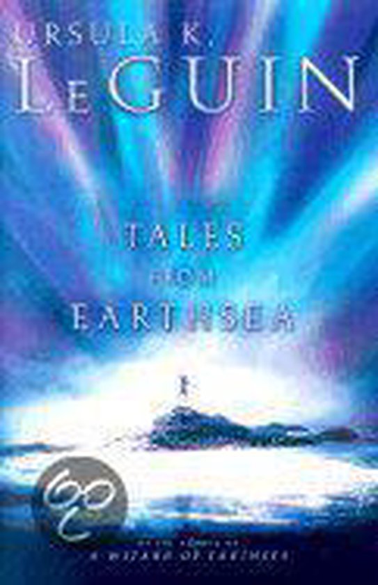 Boek 'Tales from Earthsea' met een donkere lucht met blauwe en paarse aurora, witte wolken en een klein eiland in de zee.