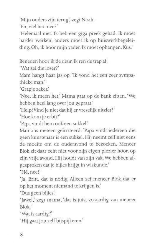 Tekst met dialoog. Een pagina uit een boek met zwarte tekst op een witte achtergrond.