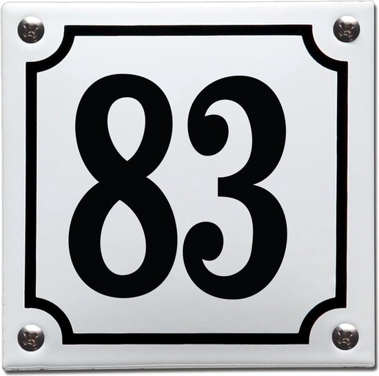 Vierkant wit geëmailleerd huisnummerbord met zwart nummer 83 en een zwarte rand, voorzien van vier bevestigingsschroeven.