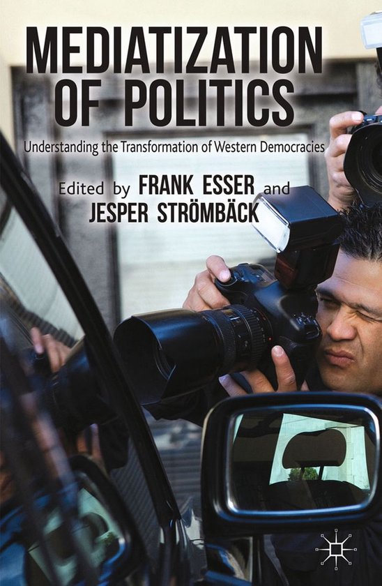 Boekomslag 'Mediatization of Politics' met een fotograaf die een camera met flitser naar een autoruit richt.