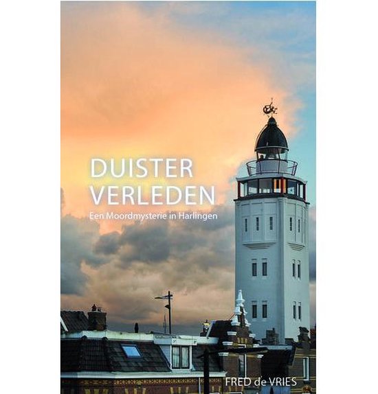 Boek kaft met titel 'Duister verleden'. Een vuurtoren staat op de voorgrond tegen een dramatische lucht.
