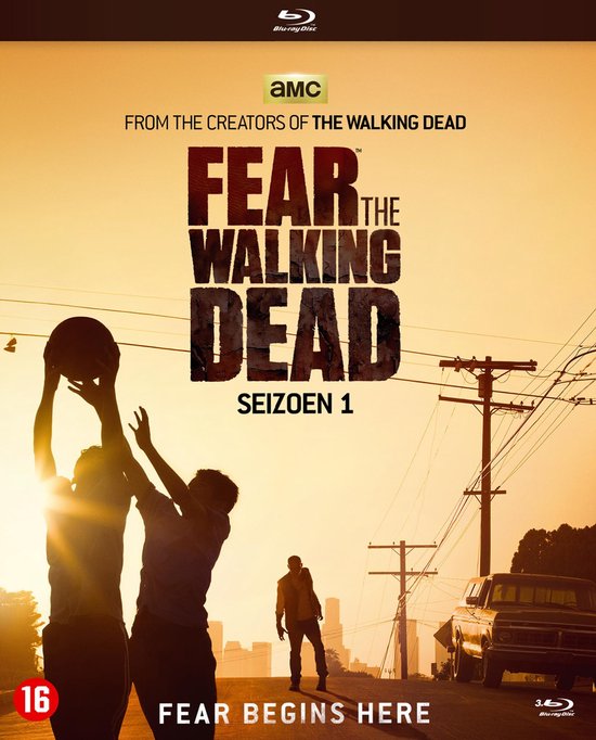 Blu-ray hoes van Fear the Walking Dead Seizoen 1, met silhouetten van twee personen die een bal omhoog gooien, een derde persoon in de verte en een auto op een weg.