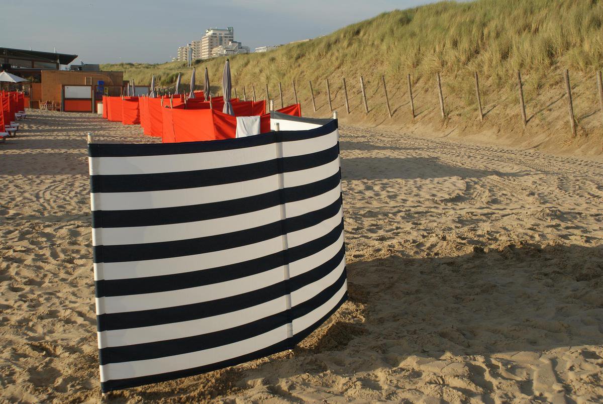 Strand Windscherm 4 meter dralon marine blauw/wit met houten stokken |  bol.com