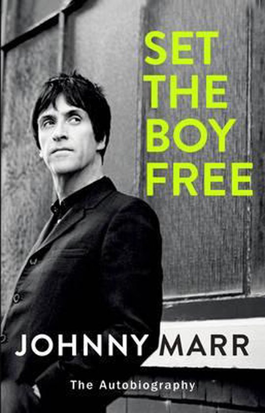 De autobiografie van Johnny Marr, "Set the Boy Free", met een zwart-witfoto van hemzelf in een pak.