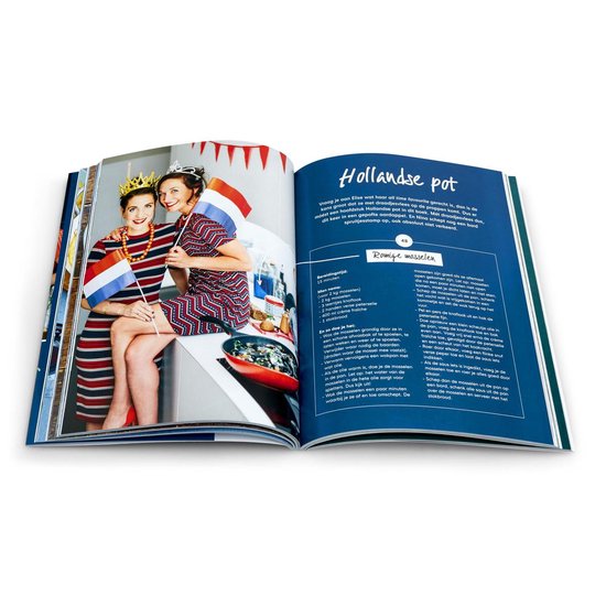 Twee vrouwen met Nederlandse vlaggetjes en een gouden kroon. "Hollandse pot" recept.