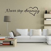 Muursticker tekst 'Never stop dreaming' 57x15