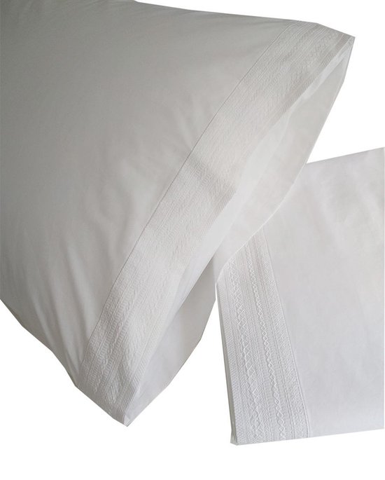 Ensemble de draps de luxe DeSafo New York Percal coton 200TC: drap de dessus blanc / blanc. Dimensions: 240 X 280 cm avec deux taies d'oreiller 60 X 70 cm.