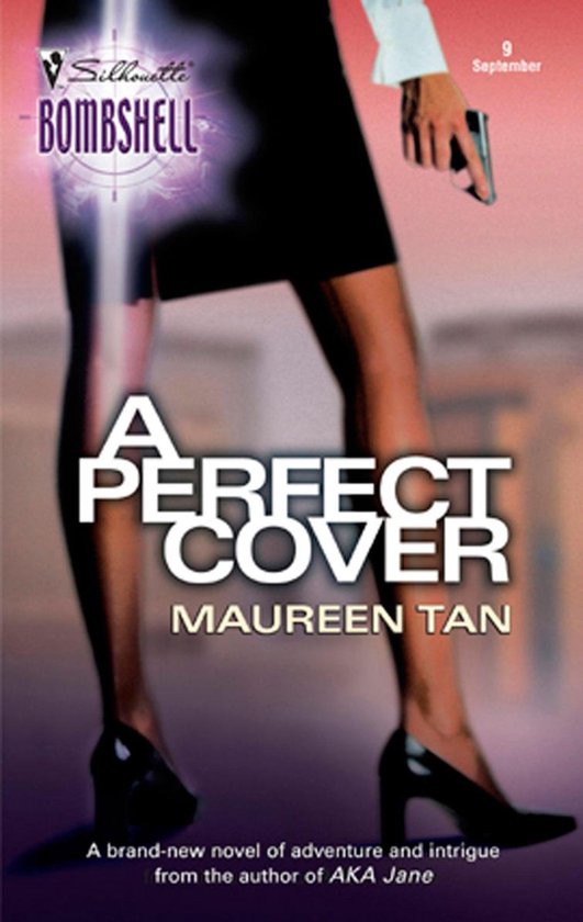 Een vrouw in zwart, strakke jurk en hoge hakken, met een pistool in haar hand. Titel: A Perfect Cover door Maureen Tan.
