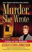 Boekomslag: Jessica Fletcher met theaterachtergrond. Titel: Murder, She Wrote. "Close-Up on Murder"