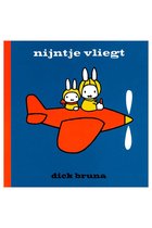 Boek cover nijntje vliegt van Dick Bruna (Hardcover)