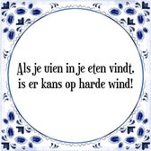 Tegeltje met Spreuk (Tegeltjeswijsheid): Als je uien in je eten vindt, is er kans op harde wind! + Kado verpakking & Plakhanger