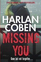 Boekomslag van 'Missing You' van Harlan Coben. Twee mensen omhelzen elkaar. "The number one bestseller."