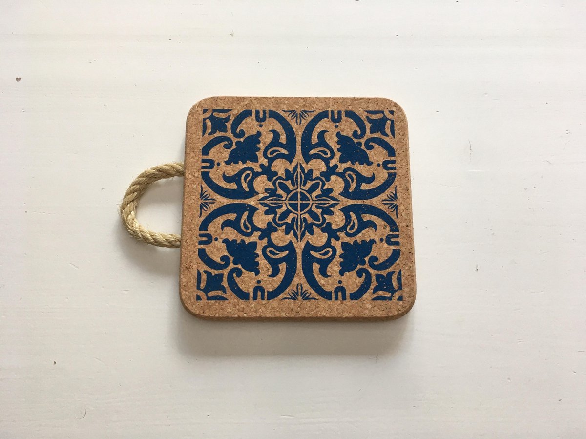 Kurk pan onderzetter met blauwe opdruk - 20x20 cm