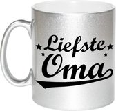 Liefste oma tekst cadeau mok / beker - 330 ml - zilverkleurig - kado koffiemok / theebeker