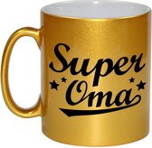 Super oma tekst cadeau mok / beker - 330 ml - goudkleurig - kado koffiemok / theebeker