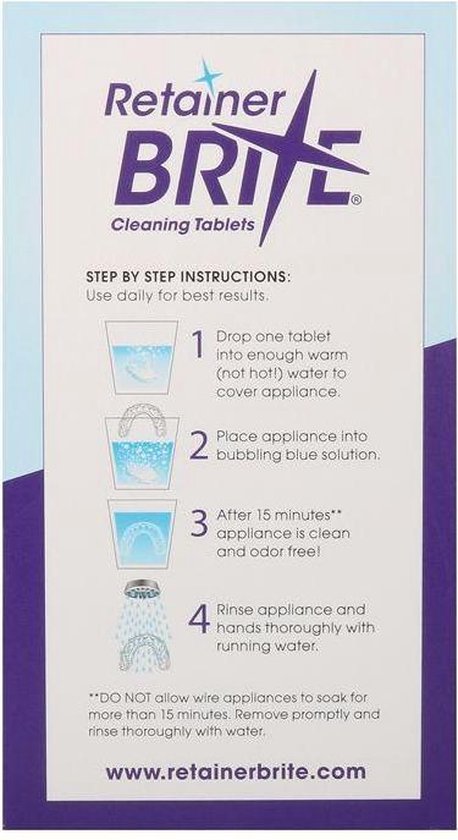 Emballage Retainer Brite avec instructions de nettoyage étape par étape, y compris une solution bleue.