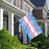 Transgender Vlag - Grote Trans Gender Flag - LGBT Gay Pride Vlag - Van 100% Polyester - UV & Weerbestendig - Met Versterkte Mastrand & Messing Ogen - 90 x 150 CM