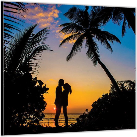 Dibond –Silhouet van Koppel tussen Palmbomen– 50x50 Foto op Aluminium (Wanddecoratie van metaal)