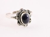 Fijne bewerkte zilveren ring met blauwe zonnesteen - maat 17