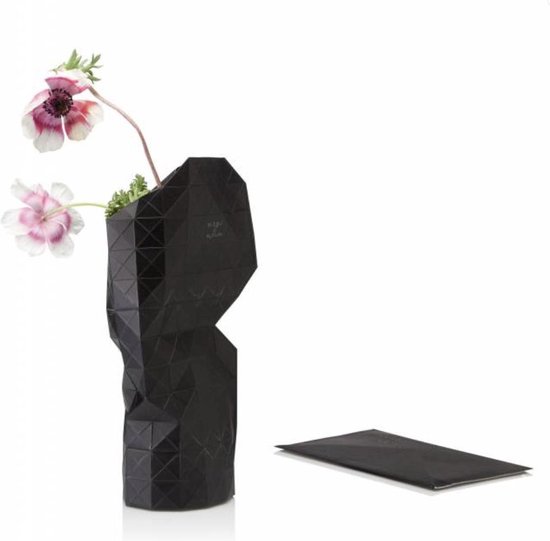 Vaas keramiek zwart met papieren detail | Het Adres Vaas keramiek zwart met papieren detail | Het Adres