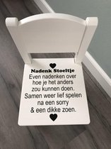 Sticker ' nadenk stoeltje ' - mat WITTE sticker