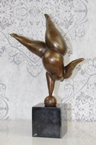 Bronzen Beeld Balancerende Vrouw