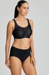 Zwarte sportbeha van PrimaDonna met een gestreept patroon op de cups en zijpanden. Gedragen met bijpassende slip.