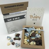 Geboorte cadeaupakket jongen “Baby’s first year" | Geboorte jongen | Geboorte cadeau met milestone kaarten | Kraamcadeau chocolade | Baby chocolade giftset | Babyblauw chocolade cadeau | Baby