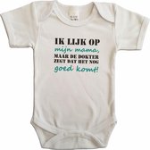 Witte romper met "Ik lijk op mijn mama, maar de dokter zegt dat het nog goed komt!" - maat 68 - moederdag, zwanger, cadeautje, kraamcadeau, grappig, geschenk, baby, tekst