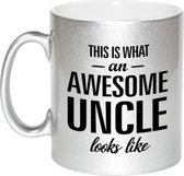 Awesome uncle / oom zilveren cadeau mok / beker 330 ml