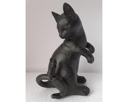 Katten beelden   / zwart /   kat met een muis op zijn staart 21x16x13 cm
