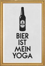 JUNIQE - Poster met houten lijst Bier Ist Mein Yoga -30x45 /Grijs &